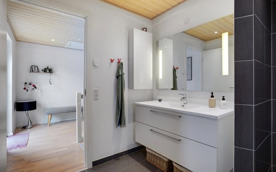 Så skapar du ett modernt badrum på en liten budget